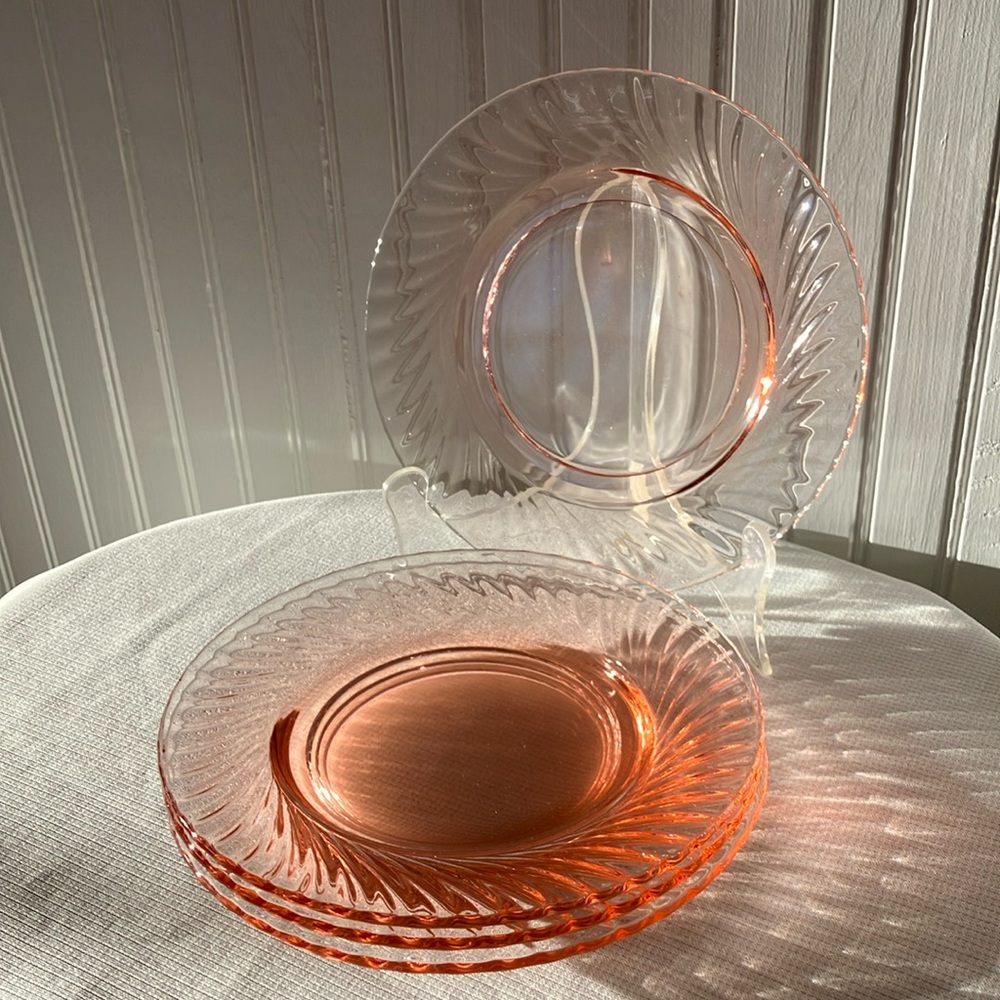 Vintage Pink Swirl Rosaline 8 1/2” Plates. Set of 4